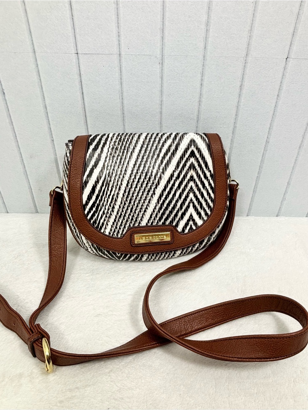 Liz Claiborne Black & White Chevron Crossbody with Brown Trim